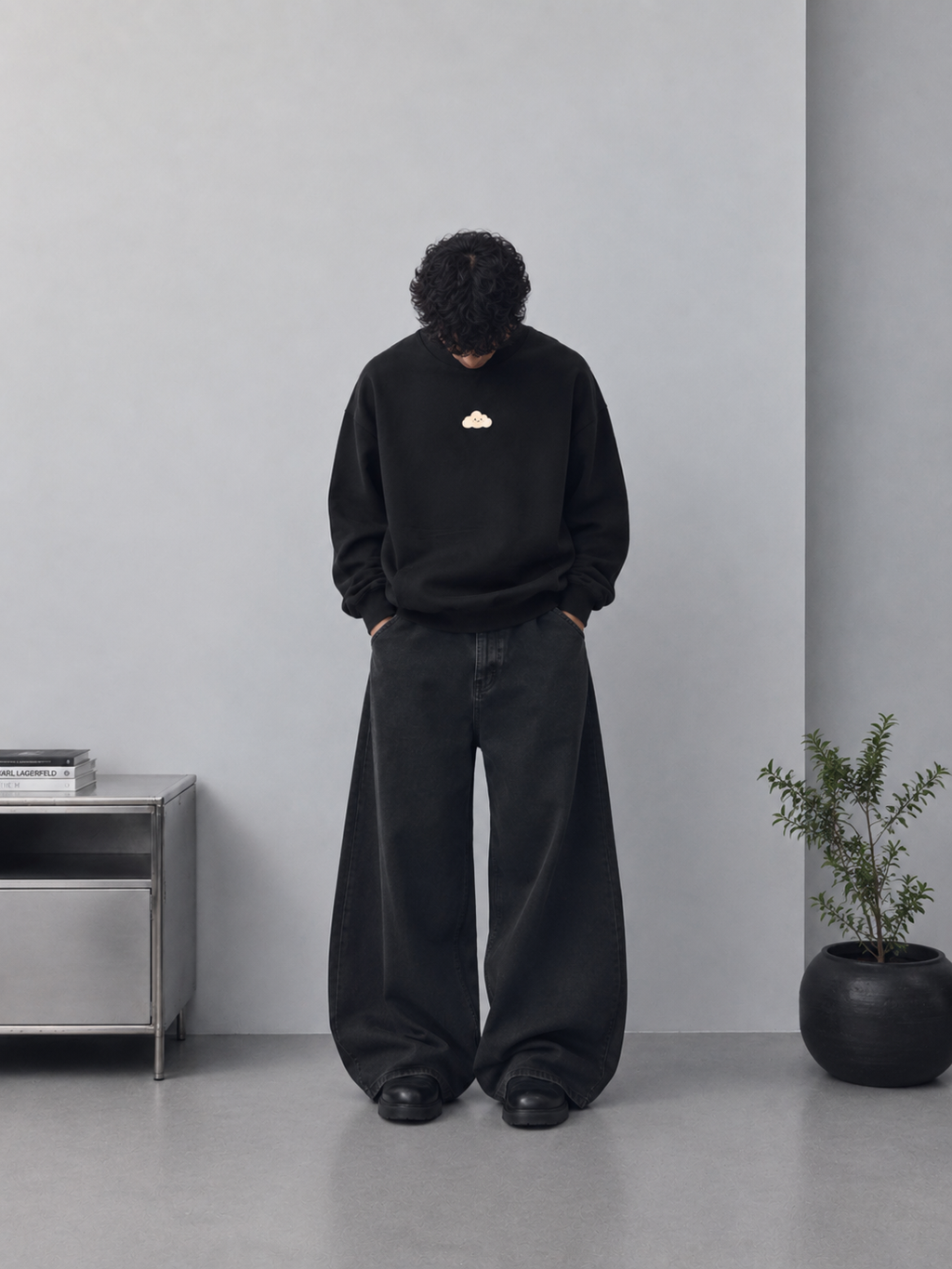 AWAY GO-TO SWEATSHIRT IN BLACK