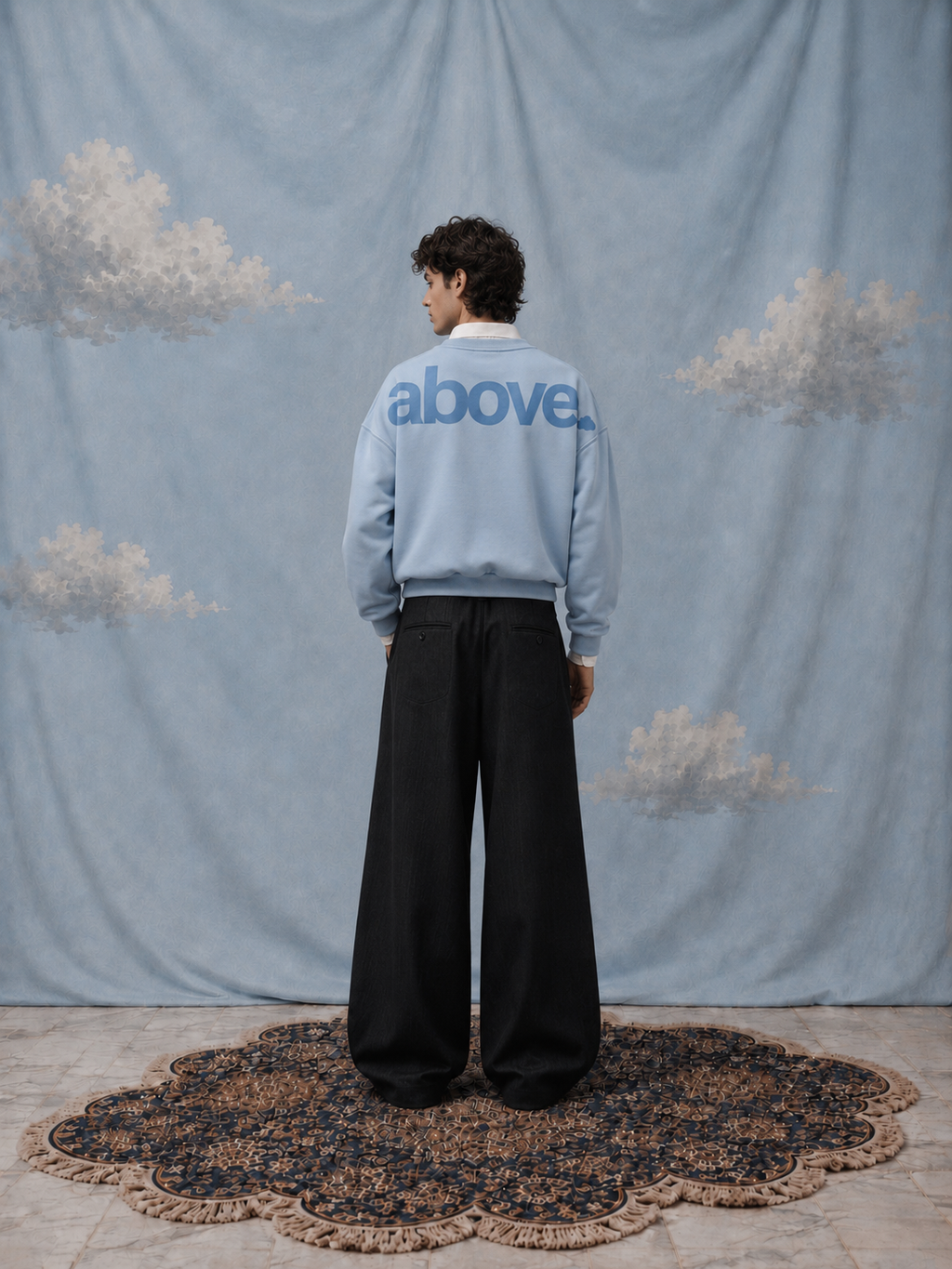 SEAL SWEATSHIRT IN SKYBLLUE